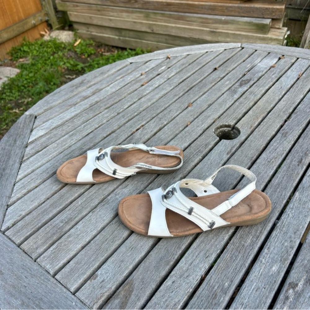 Minnetonka White and Tan Sandals with Crisscross Straps - Picture 5 of 10